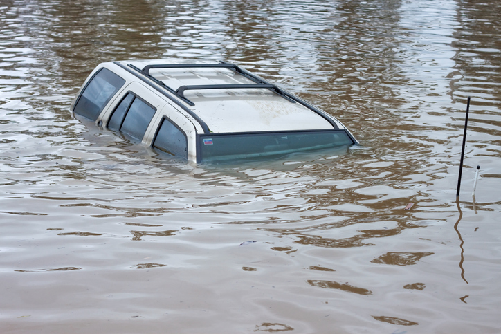 How to Escape Your Car in a Flood